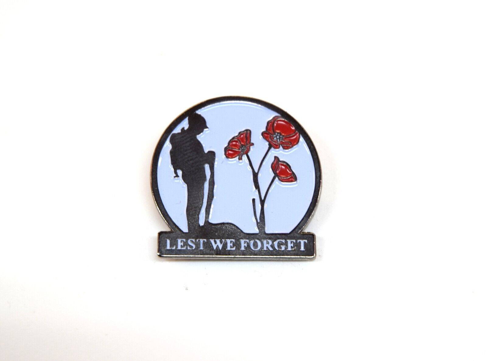 LEST WE FORGET Metal Brooch Remembrance P0PPY UK 2023 Soldier White Enamel