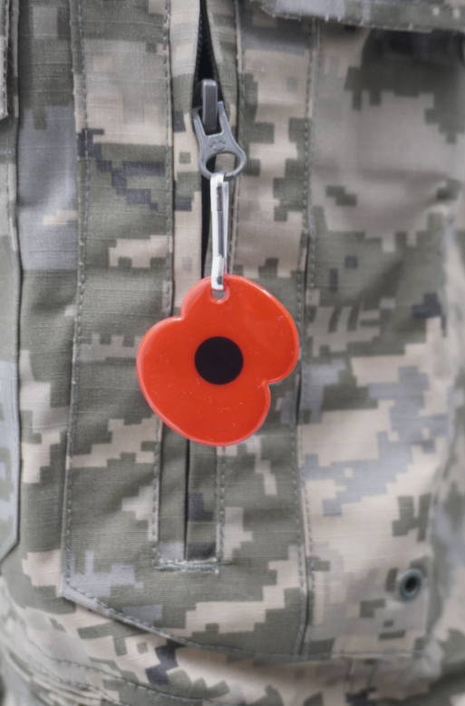 REFLECTIVE POPPY KEY TAG - 2 LEAF - REMEMBRANCE DAY - TAG ZIP / DOG / BAG BERGEN 2 PETAL